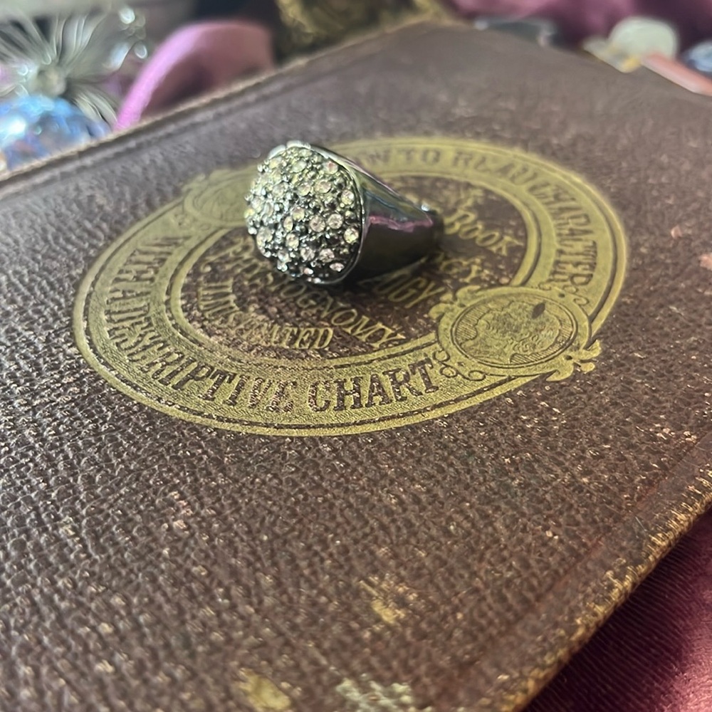 Vintage Silver Ring with Sparkling Stones size 7.5